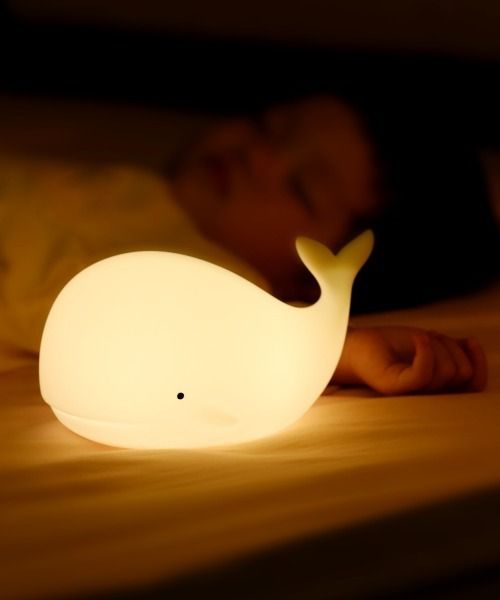 Lumière nocturne baleine mignonne