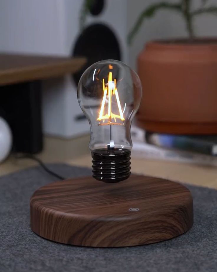 Lampe à lévitation magnétique